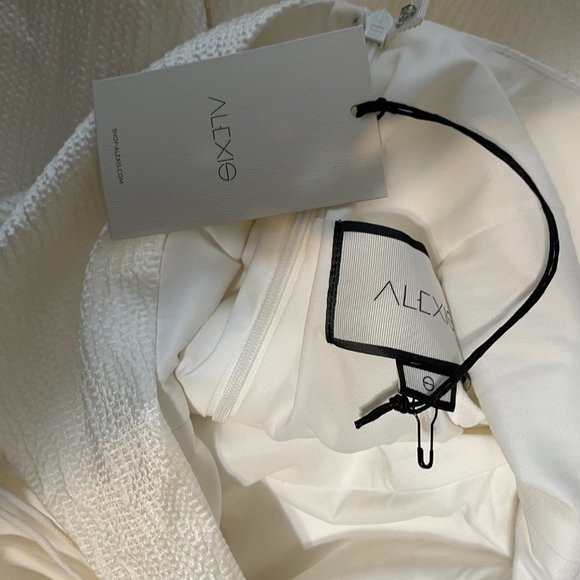 Alexis Ambra Romper with Pleated Cape - Picture 7 of 8